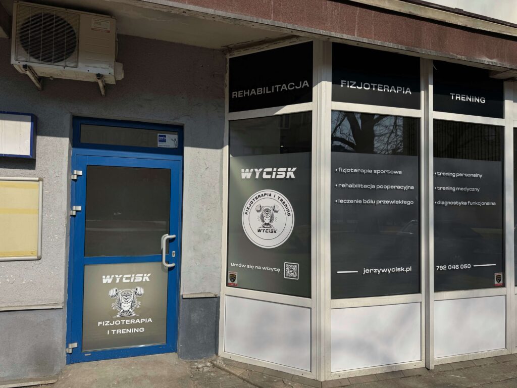 Wejście do gabinetu fizjoterapii Wycisk w dzielnicy Praga-Południe w Warszawie